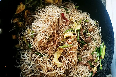 蒜苔肉丝鸡蛋炒面