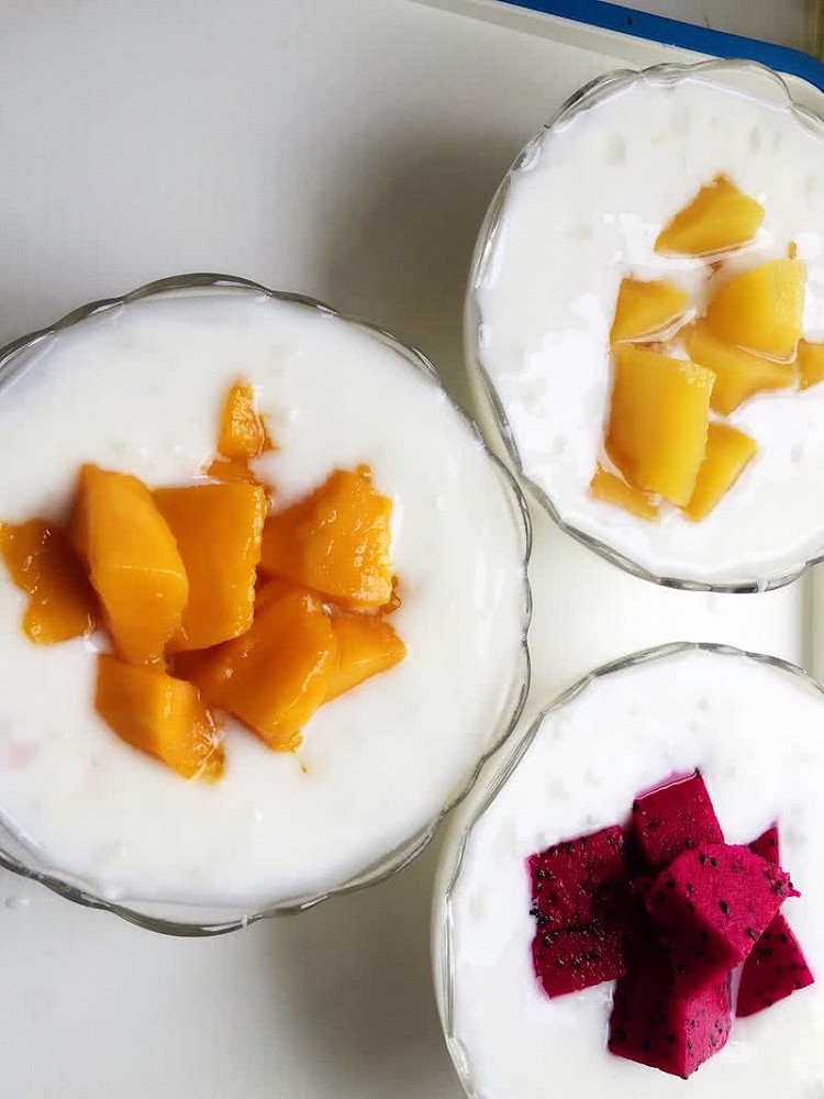 芒果，火龙果，黄桃酸奶冰粥的做法