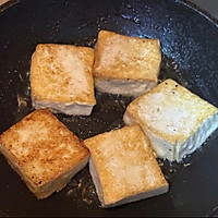 #寻味外婆乡，香聚中国年# 【金龙鱼】海苔香肠脆豆腐卷家的味的做法图解4