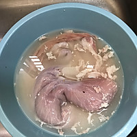 莲子龙骨猪肚汤（含清洗猪肚步骤）的做法图解1