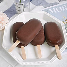 #夏日冰品不能少# 酸奶巧克力脆皮雪糕