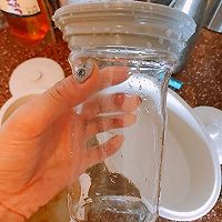 燕窝桃胶皂角米甜汤的做法图解1