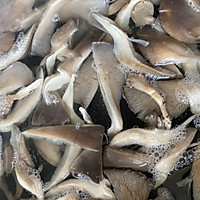 孜然蘑菇炒火腿的做法图解1
