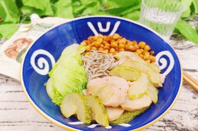 黄瓜滑肉片拌荞麦面