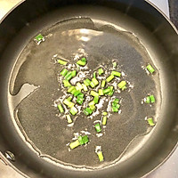 #精品菜谱挑战赛# 无比鲜美的葱炒蚕豆的做法图解3