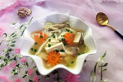 杂菇豆腐汤