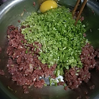 芹菜牛肉饺子的做法图解1