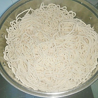 大排档炒面的做法图解1