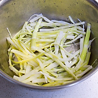 #夏日开胃餐#凉拌笋丝的做法图解3