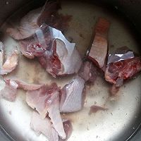 海带平菇炖鸡汤的做法图解1