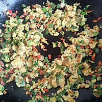 #蛋趣体验#快手早餐炒鸡蛋碎夹馒头的做法图解8