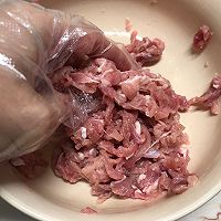 酸菜炒肉丝的做法图解2