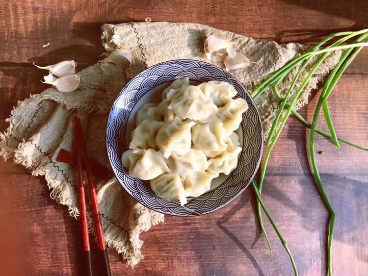 冬至吃饺子～芹菜肉水饺的做法