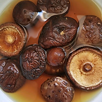 #福气年夜菜#五彩咸肉焖饭的做法图解1