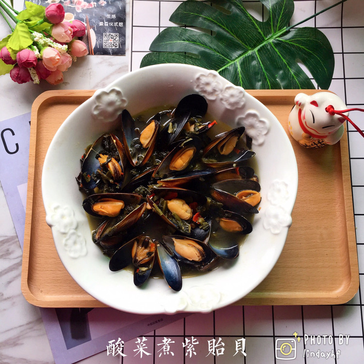 酸菜煮紫贻贝的做法