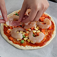 鲜虾培根披萨的做法图解8