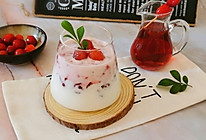 #百变莓小姐#莓味酸奶杯的做法