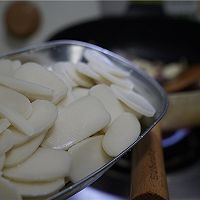 #精品菜谱挑战赛#茭白肉末炒年糕的做法图解4