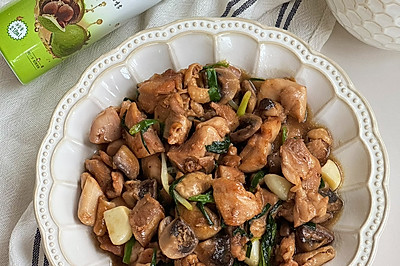 囗蘑炒鸡肉丁
