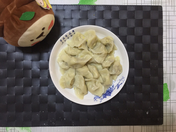 鸡蛋香菇小白菜素饺的做法