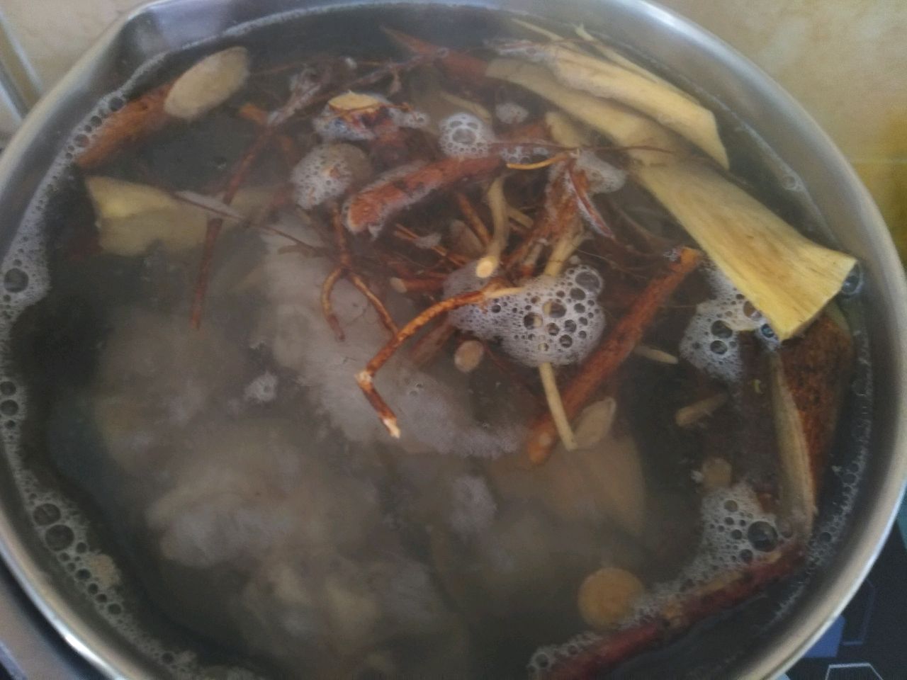 牛奶树根猪蹄汤怎么做_牛奶树根猪蹄汤的做法_豆果美食