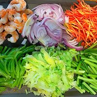 咖喱海鲜风味炒意面的做法图解1