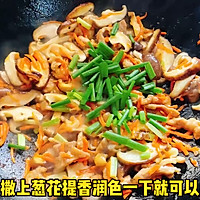 #开启冬日滋补新吃法# 香菇炒肉丝的做法图解4