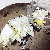 海参小米粥的做法图解2