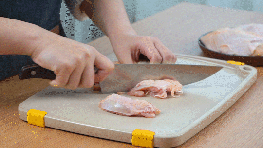 懒人有口福啦！一腌一焖葱香鸡轻松馋哭邻居~的做法图解1