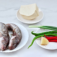 #合理膳食 营养健康进家庭#啤酒酱焖鲶鱼豆腐的做法图解1