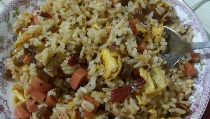 火腿肠蛋炒饭
