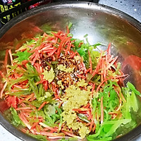 #名厨汁味正当夏#凉拌胡萝卜青笋丝的做法图解2