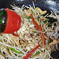 #李锦记X豆果 夏日轻食美味榜#鸡丝炒银芽的做法图解15