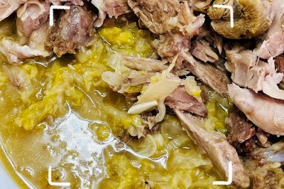 东北酸菜炖拆骨肉