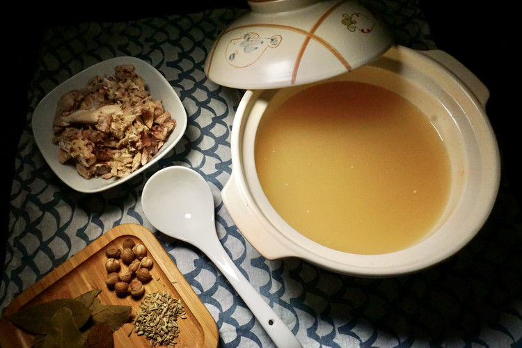 鸡架鸡骨秒变浓香清汤-解锁自制鸡骨浓汤宝的做法