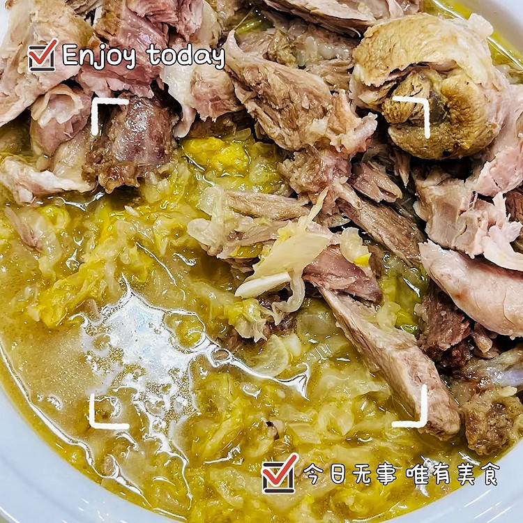 东北酸菜炖拆骨肉的做法