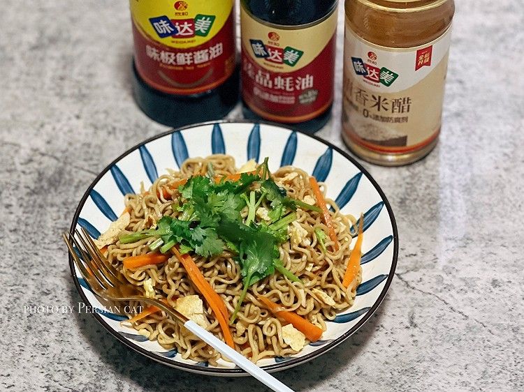 减肥减脂鸡蛋胡萝卜凉拌青稞面的做法