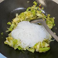 圆白菜炒粉丝的做法图解7