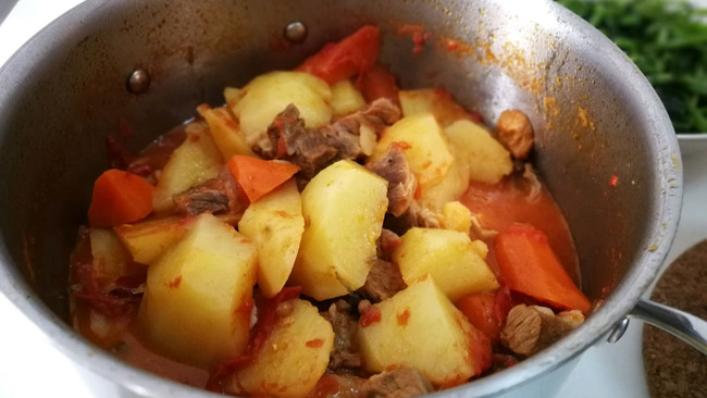土豆番茄炖牛腩的做法