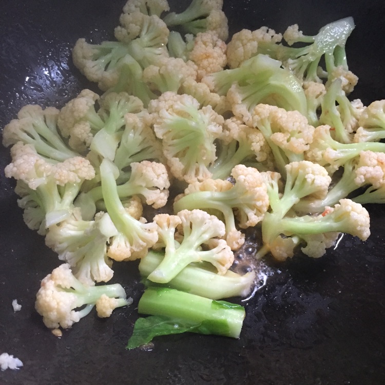 番茄炒松花的做法图解4