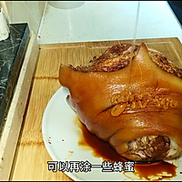 #肉食主义狂欢#经典川菜东坡肘子，色泽红亮，肥而不腻的做法图解5