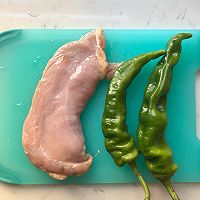 鸡胸肉青椒叮的做法图解1