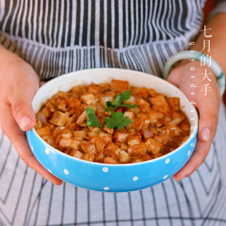 家常三丁-豆腐洋葱猪肉的做法