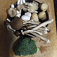 剩饭吃出新滋味之蚝油杂菌饭的做法图解1