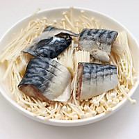 #秋天的第一条挪威青花鱼#清蒸金针菇青花鱼的做法图解4