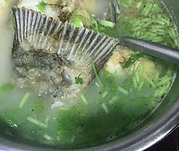 鱼骨豆腐汤的做法