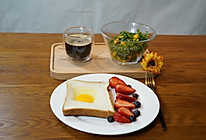 精致早餐360式:芒果羽衣甘蓝坚果沙拉配吐司煎蛋的做法