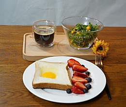 精致早餐360式:芒果羽衣甘蓝坚果沙拉配吐司煎蛋的做法