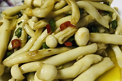 只需要一种调料的低脂海鲜菇