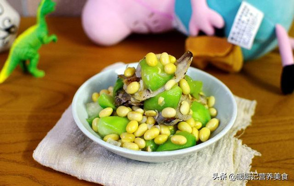 黄豆烩丝瓜配低温鱼柳/小满节气美食，消暑补钙还能增强免疫力